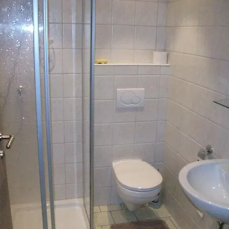 Renate Quarto em Acomodações Particulares *